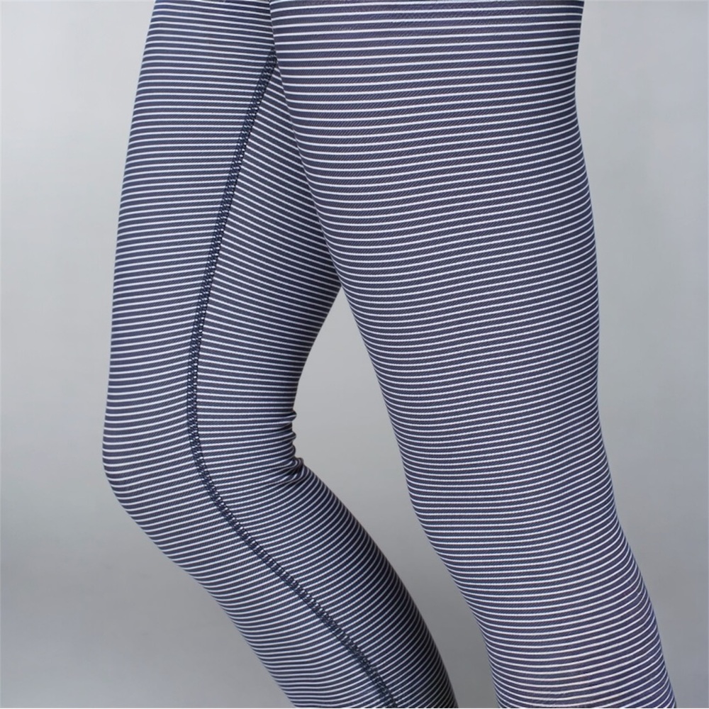 Lululemon Wunder Under Legging - Picture 15 of 15
